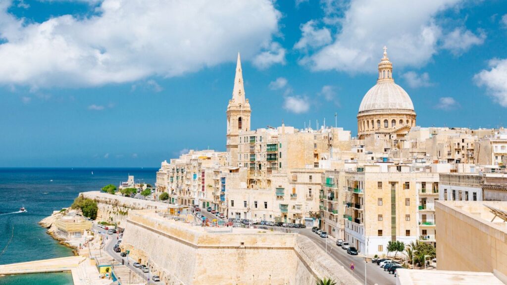 Ciudades históricas que debes visitar en tu primer viaje solo 1 Estos son los mejores destinos europeos para hacer un primer viaje ...