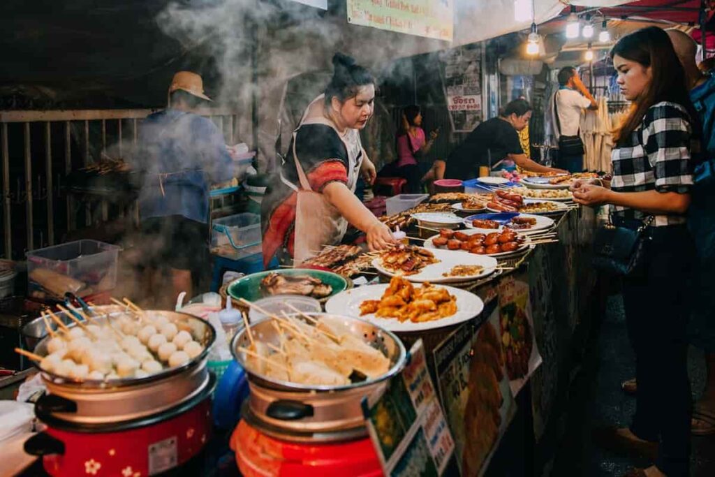 Consejos para comer seguro en puestos callejeros 1 Guía práctica con consejos para comer en la calle de forma segura