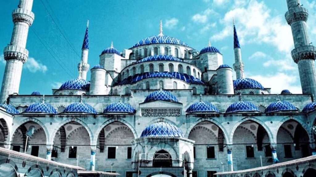 Qué visitar en Estambul: entre mezquitas 1 Ruta por las Principales Mezquitas de Estambul: 7 imprescindibles