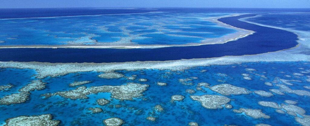 Viajar a Australia: qué ver en Sídney Melbourne y la Gran Barrera 1 La costa de la Gran Barrera con Sidney y Melbourne | Australia a ...